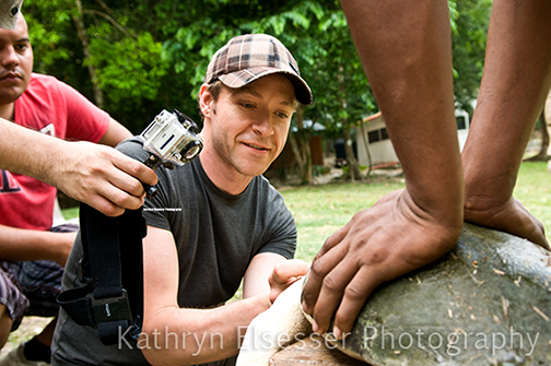 Daniel teaching the veterinarians how to take a blood sample from the Mesoamerican River Turtle